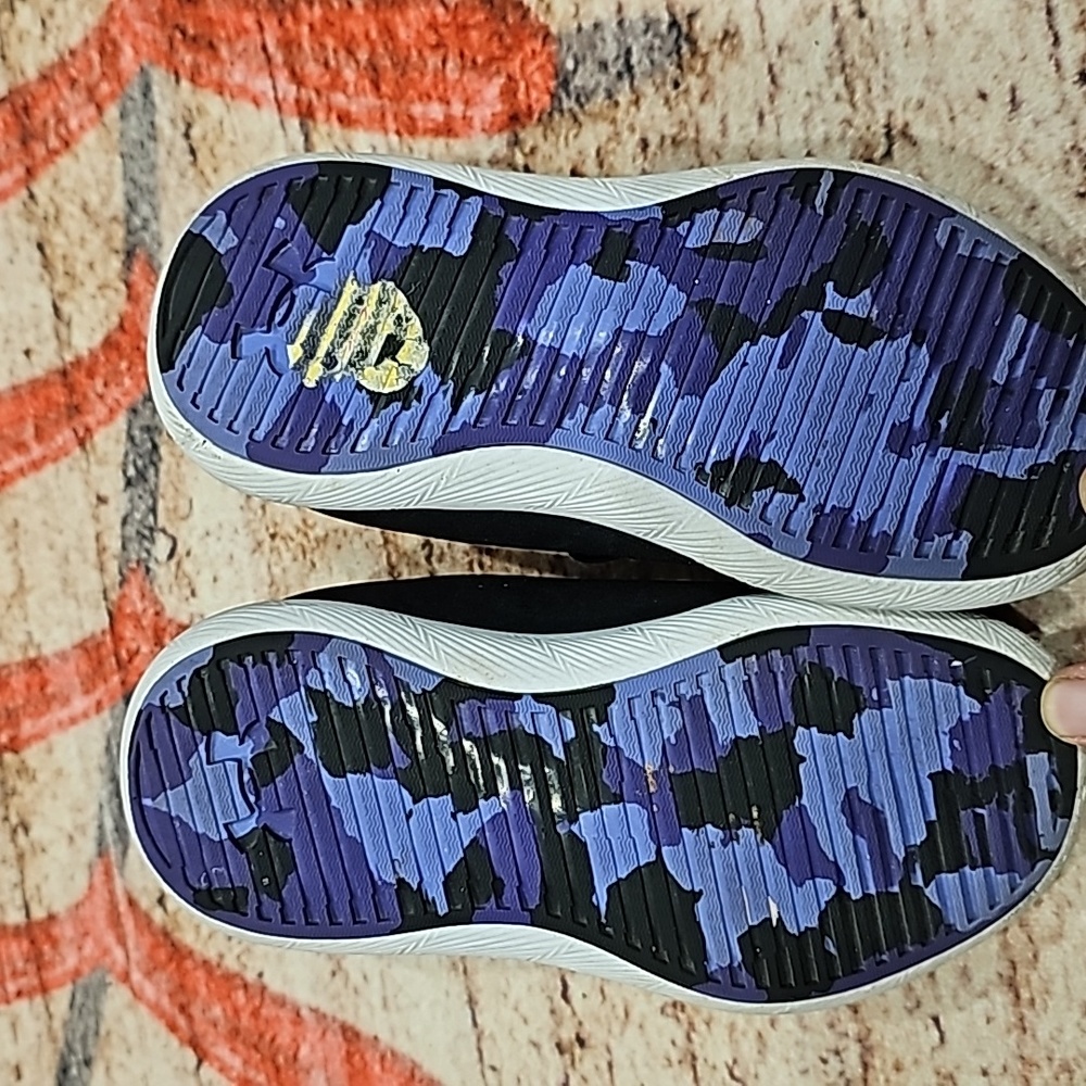 Under Armour kids Purple & Black Shoes - Picture 6 of 7